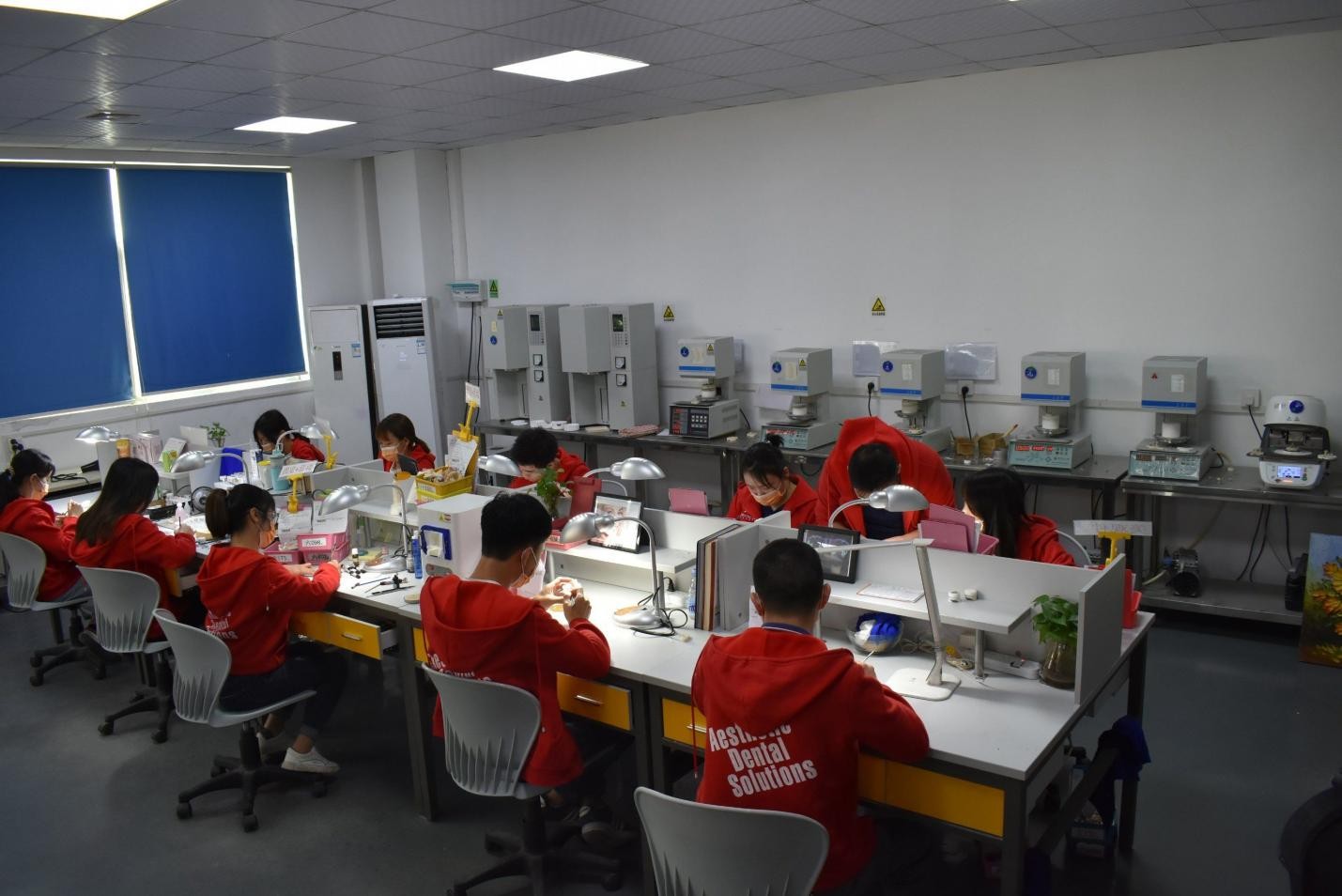 Starting a Dental Lab: Equipment, Workflow & ROI Planning